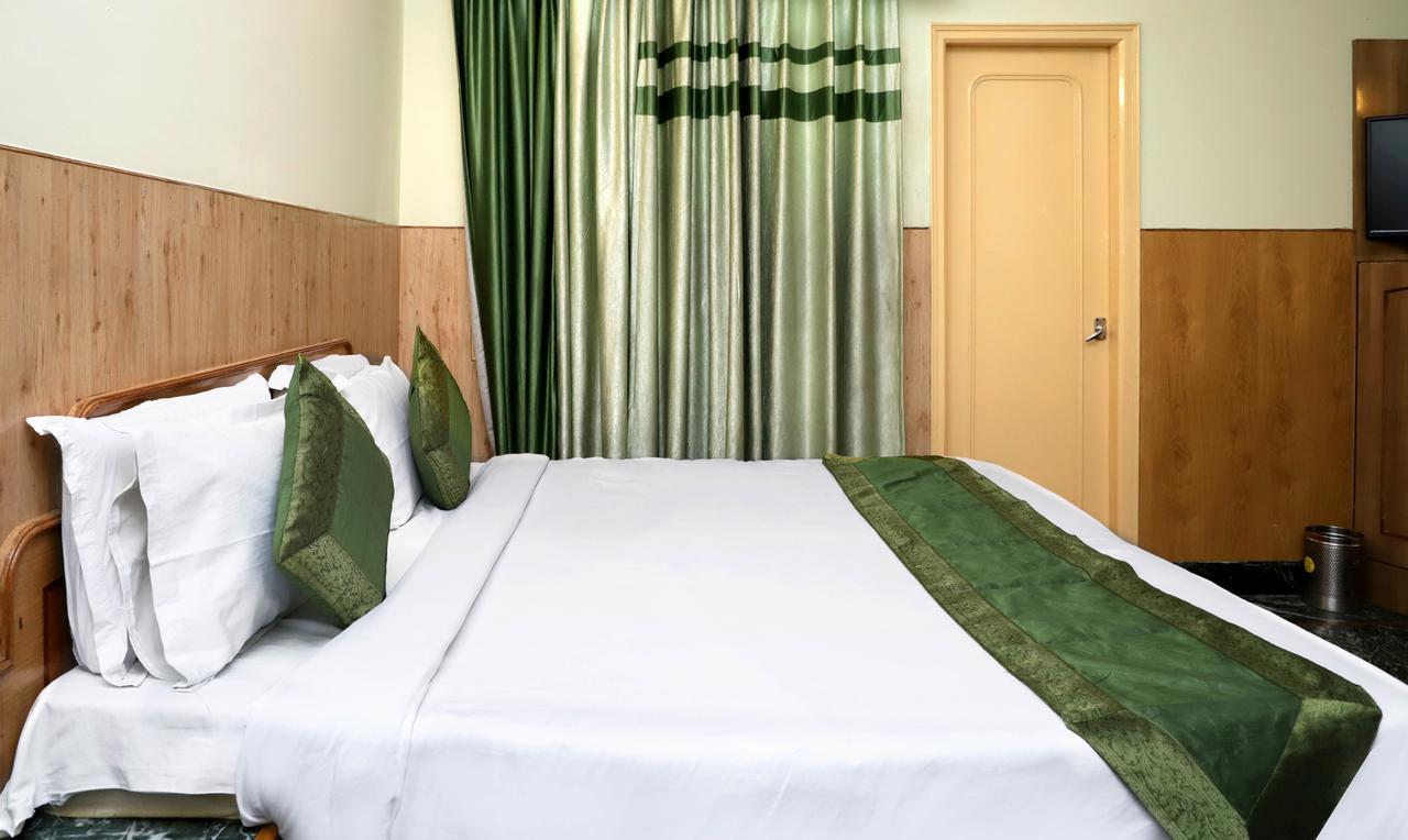Oyo 22075 Hotel Bali Palace Katra  Kültér fotó
