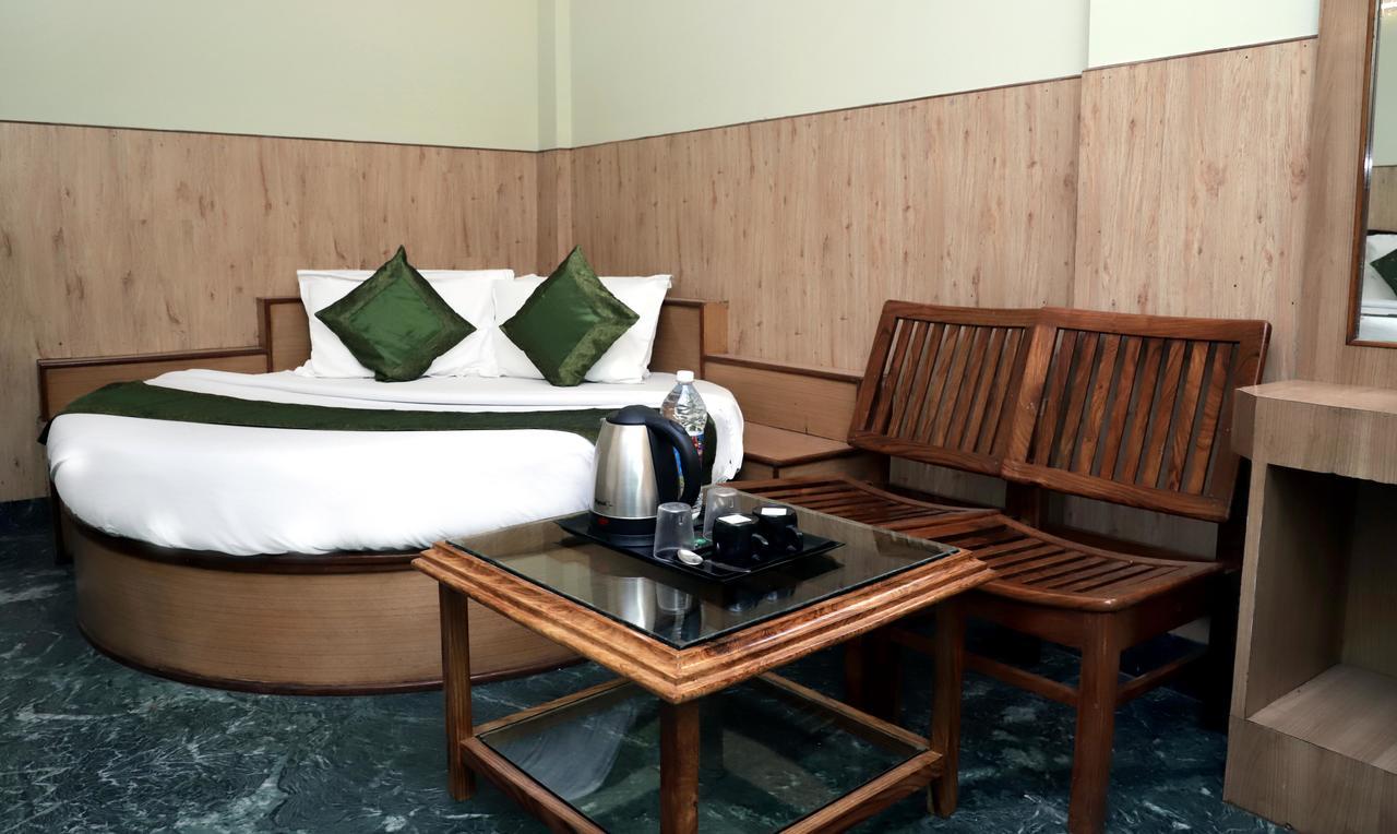 Oyo 22075 Hotel Bali Palace Katra  Kültér fotó