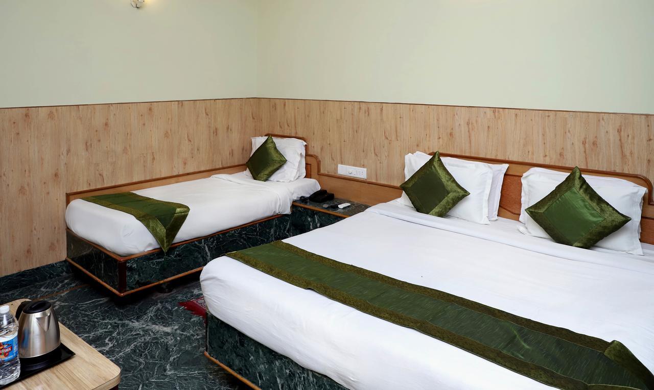 Oyo 22075 Hotel Bali Palace Katra  Kültér fotó