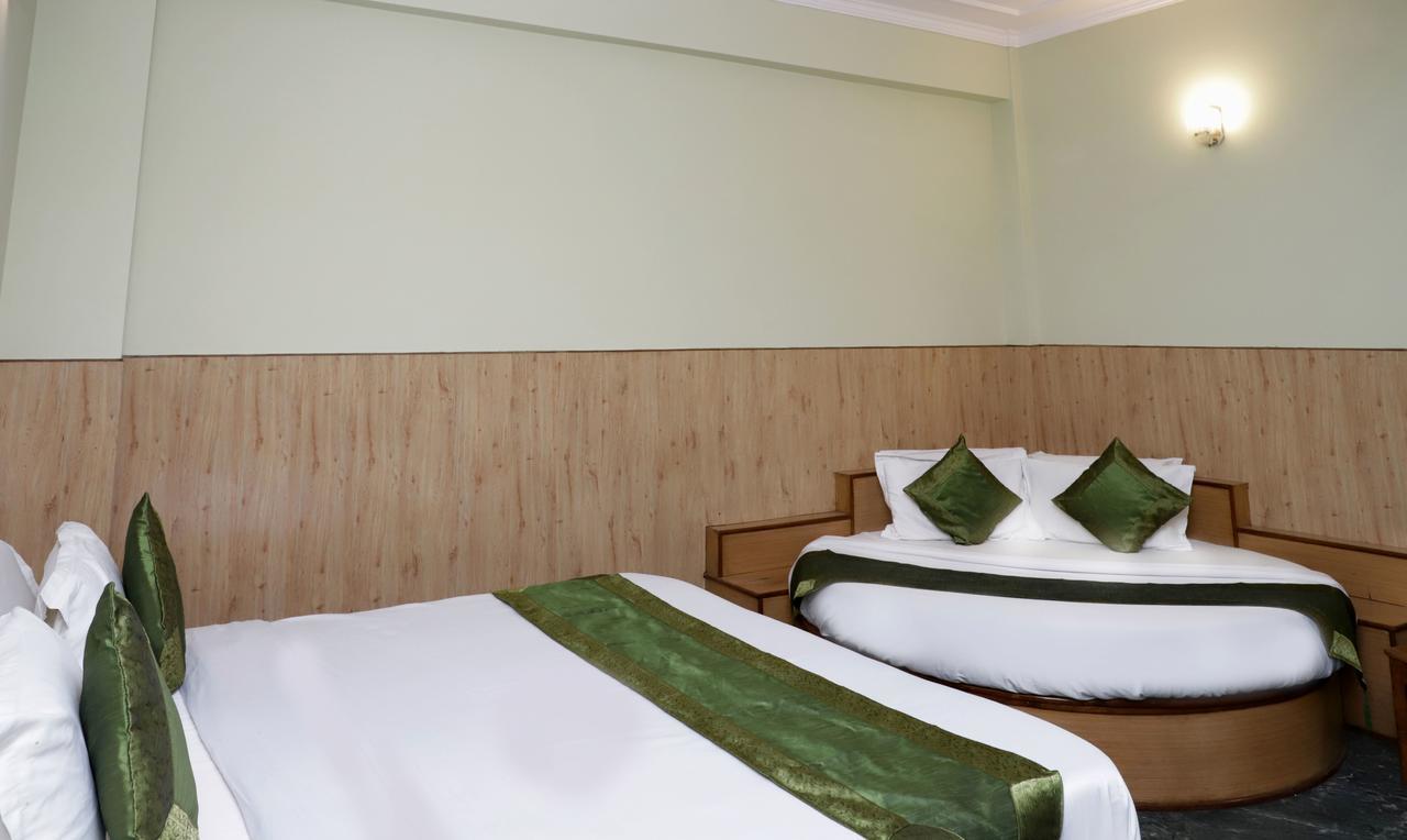 Oyo 22075 Hotel Bali Palace Katra  Kültér fotó
