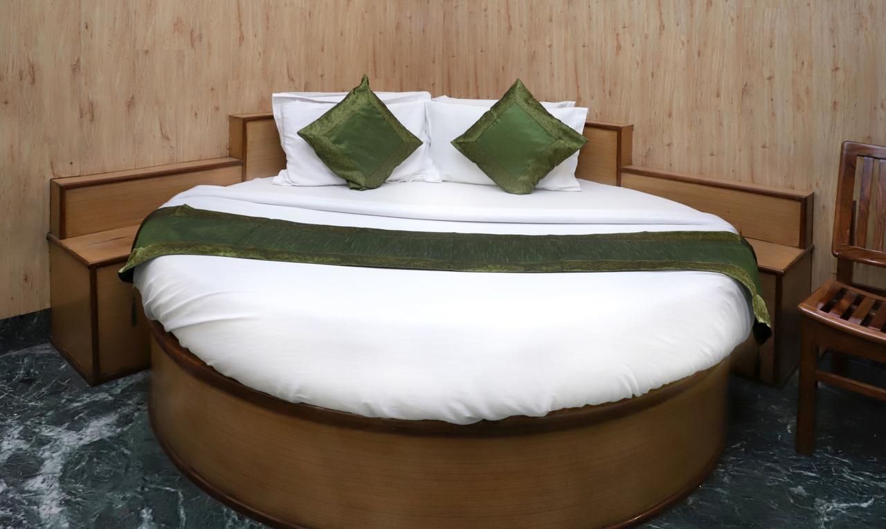 Oyo 22075 Hotel Bali Palace Katra  Kültér fotó