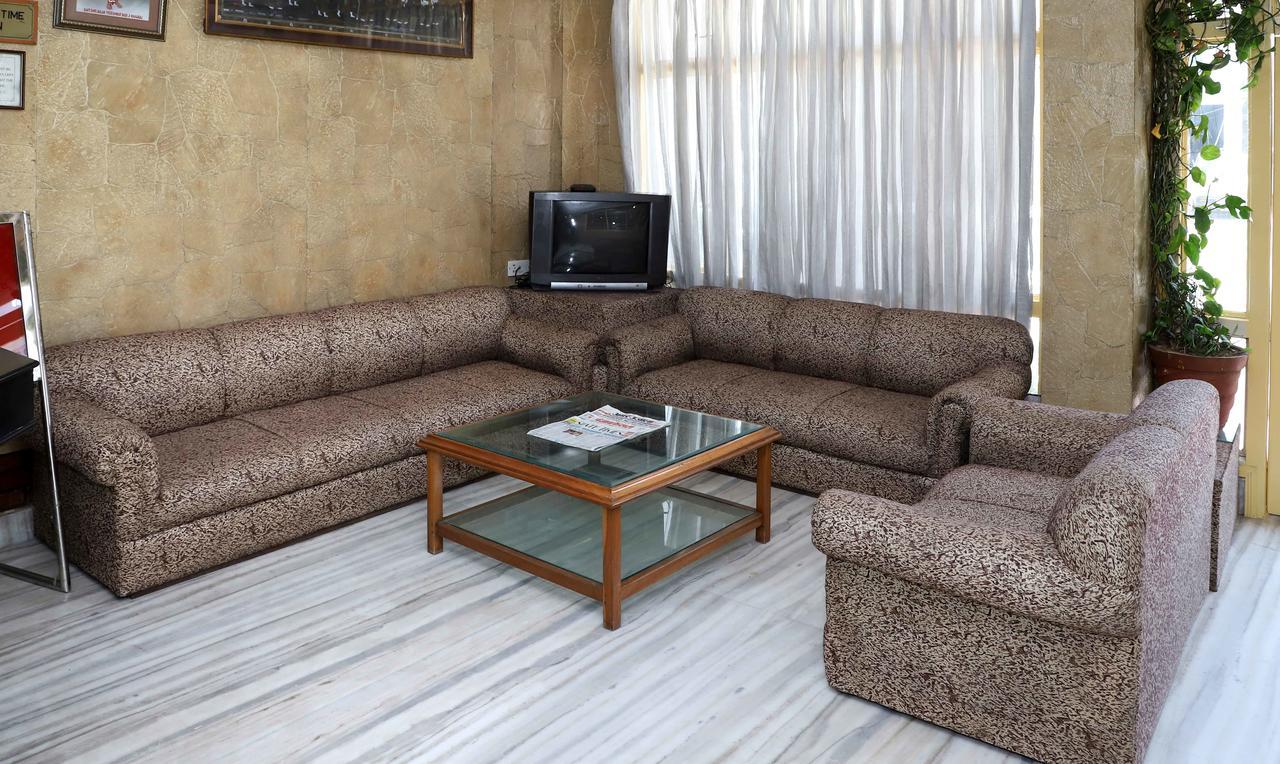 Oyo 22075 Hotel Bali Palace Katra  Kültér fotó