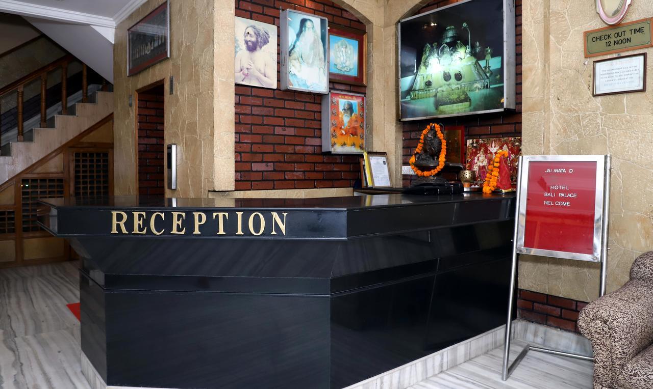 Oyo 22075 Hotel Bali Palace Katra  Kültér fotó