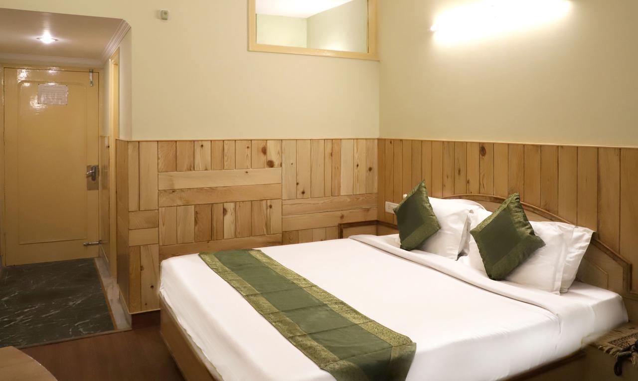 Oyo 22075 Hotel Bali Palace Katra  Kültér fotó