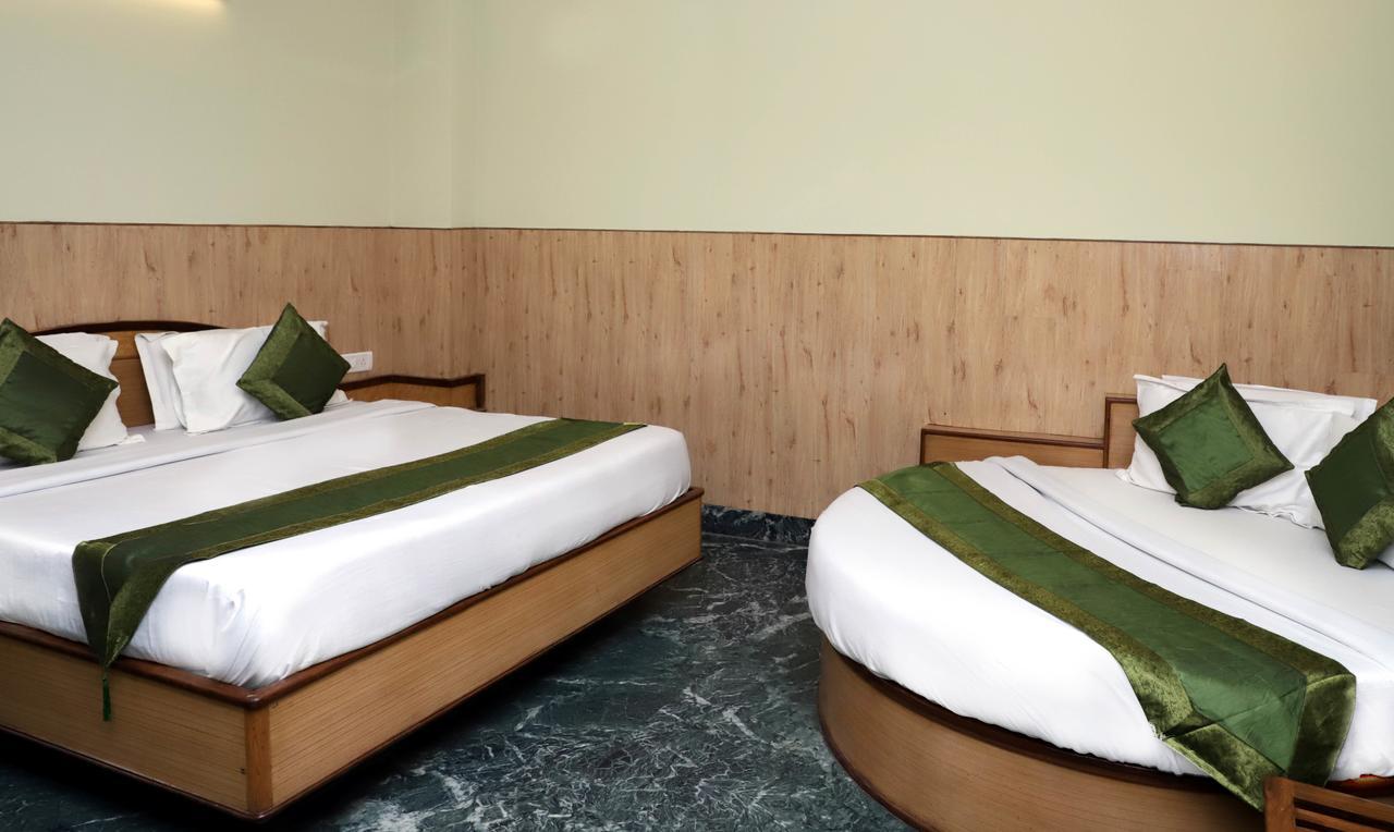 Oyo 22075 Hotel Bali Palace Katra  Kültér fotó